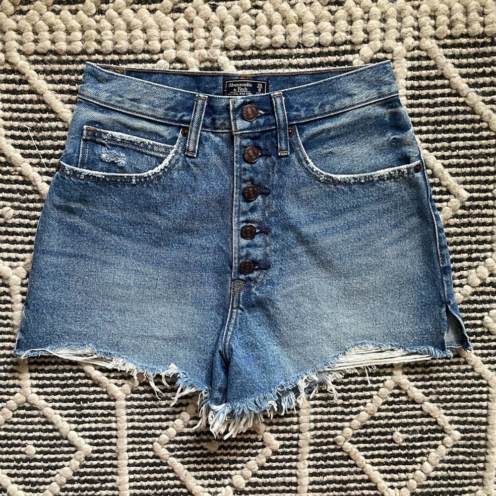 Abercrombie & Fitch Women’s Natural Rise Jean Shorts Size 25 / 0